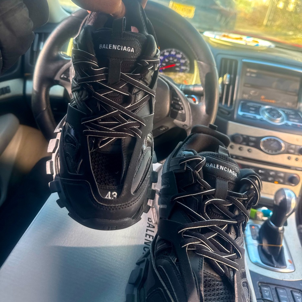 Men’s Balenciaga Track Runners - BLACK
Size 43 (US MENS 10)